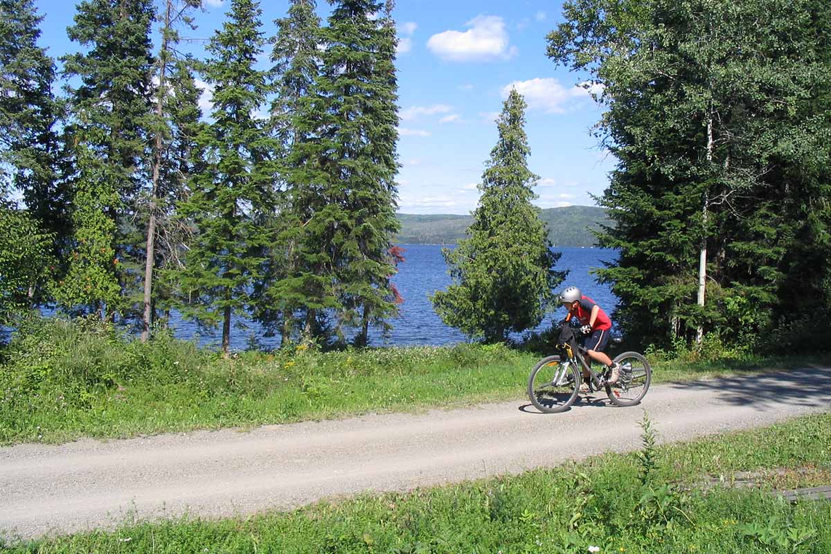 Le Petit Témis, la piste cyclable au bord du Lac Témiscouata